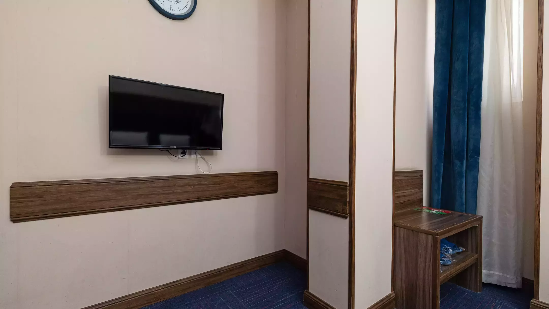 Alibaba https://cdn.alibaba.ir/ostorage/hotel-accommodation-images/67054029ab97af8211912534_66e7ebac0865d826250ba792_هتل ایران زمین - اتاق دوتخته دبل (2).webp